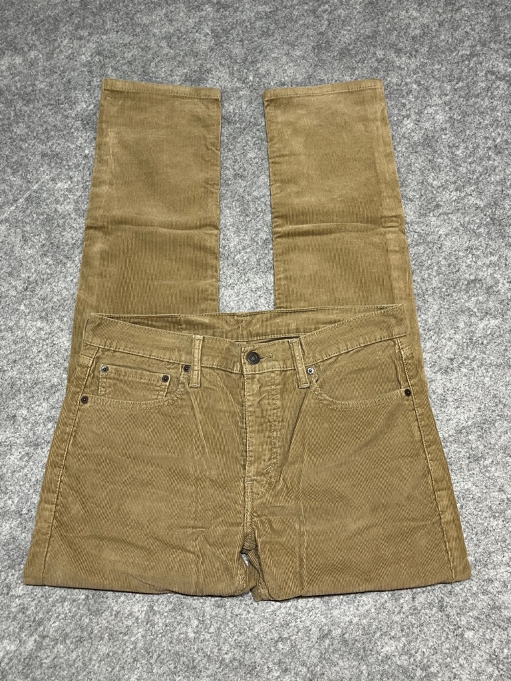 511 Levi Strauss Men's Corduroy Pants in Khaki